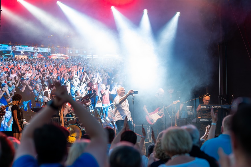 thumbLarge_Open-Air auf dem Erna-de-Vries-Platz Lathen